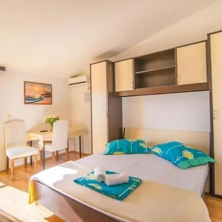 Apartment In With Sea View, Balcony, Air Conditioning, Wifi 5113-2 Dugi Rat